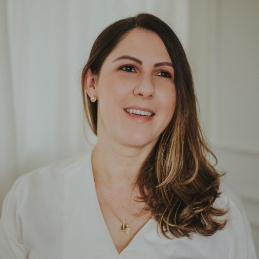 Dra. Flávia Bastos Tedesqui