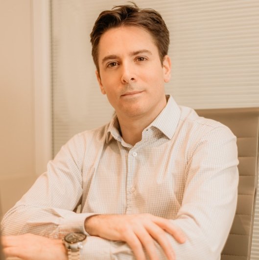 Dr. Victor Azevedo