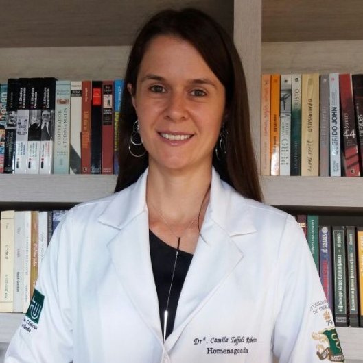 Dra. Camila Toffoli Ribeiro