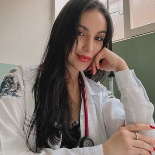Dra. Bárbara Oliveira