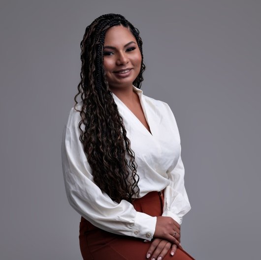 Julia Francis Souza