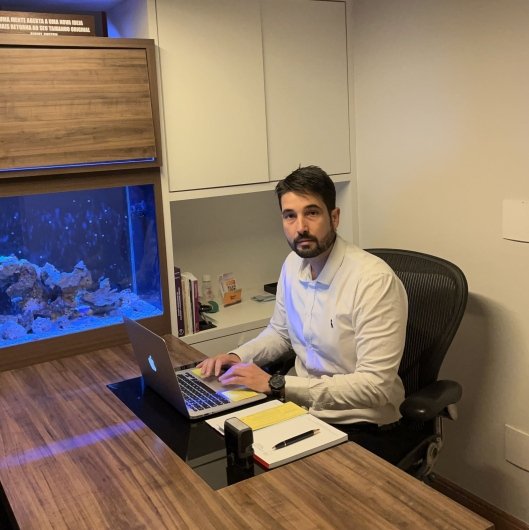 Dr. Matheus Herkenhoff