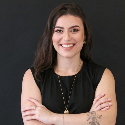 Dra. Júlia Canezin