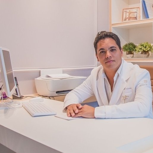 Dr. Lucas Rocha