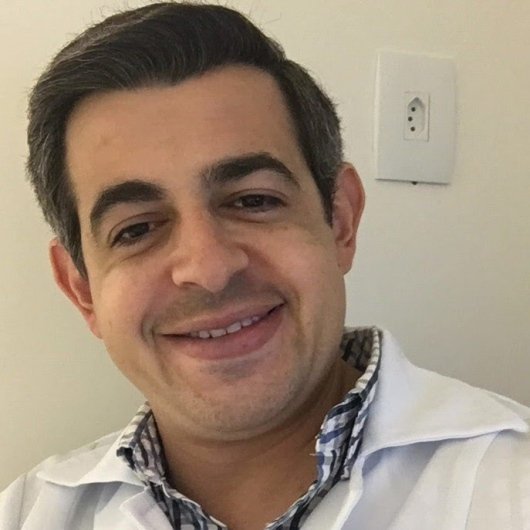 Dr. Leandro Carvalho