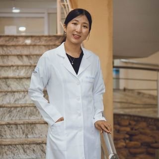 Dra. Julia Nakamura