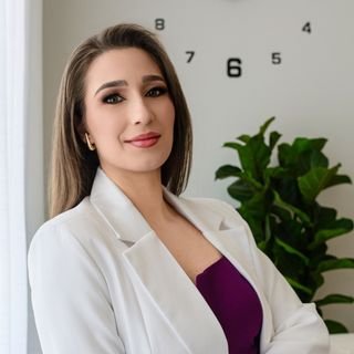 Dra. Larissa Schneider Rocha