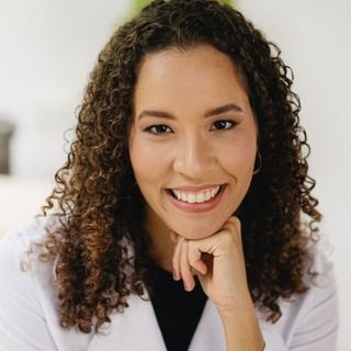 Dra. Caroline de Souza Barros