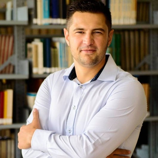 Dr. Marco Faria