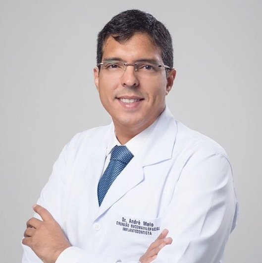 Dr. André Melo