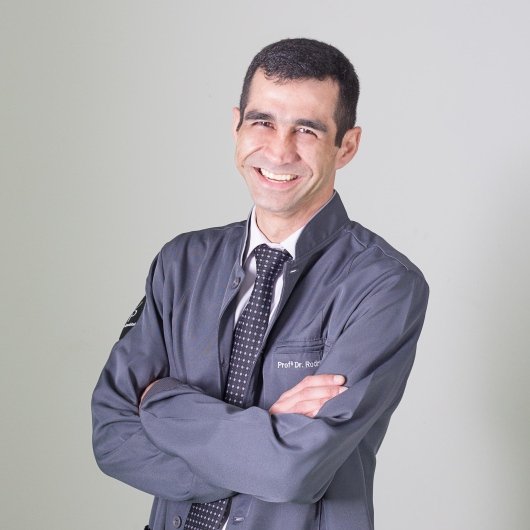 Dr. Rodrigo Gomes