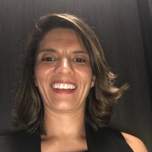 Dra. Flavia Souza Malta