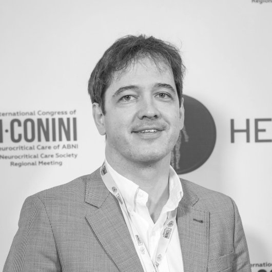 Dr. Daniel Paes