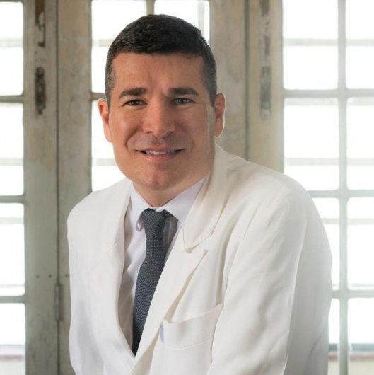 Dr. Eduardo Considera