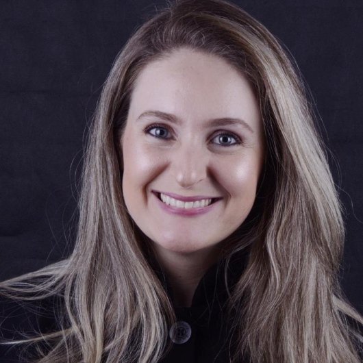Dra. Geisa Bueno