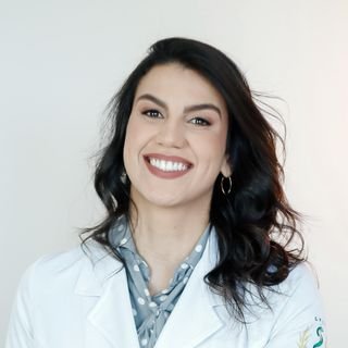 Dra. Paula Oliveira Amarante
