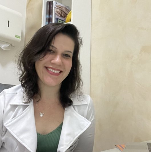 Dra. Mariana Araujo