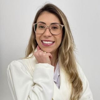 Dra. Lara Varini Soares