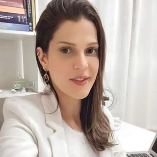 Dra. Poliane Soares
