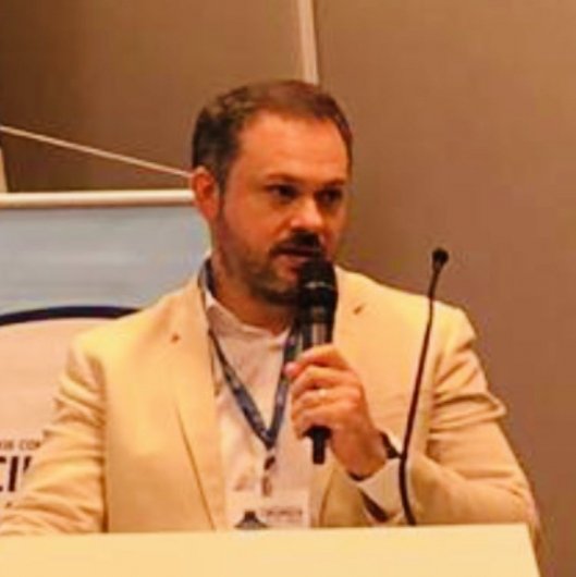 Dr. Bruno Salomão