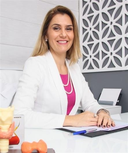 Dra. Camila Girardi Pereira