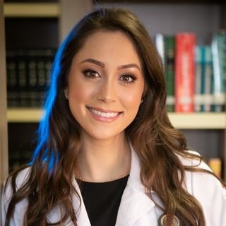 Dra. Ana Julia Silva Rodrigues .