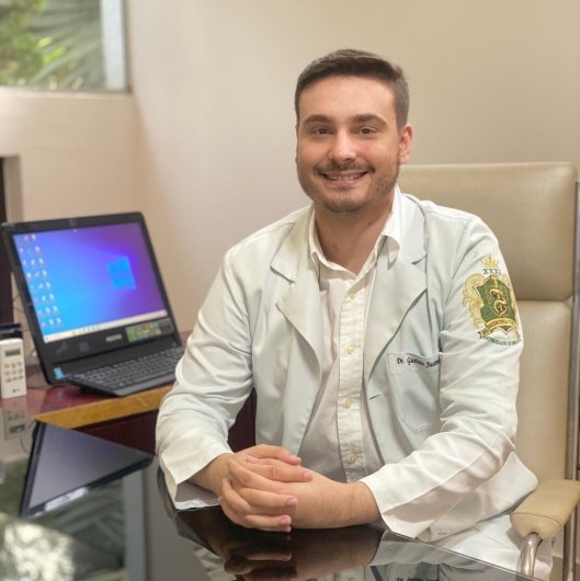 Dr. Gustavo Justino