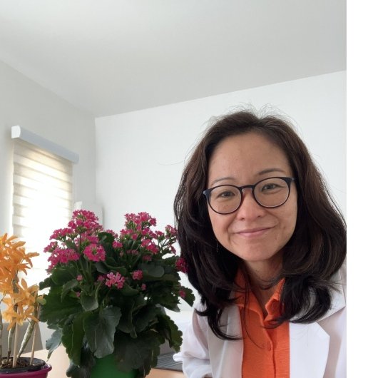 Dra. Flavia Namie Azato