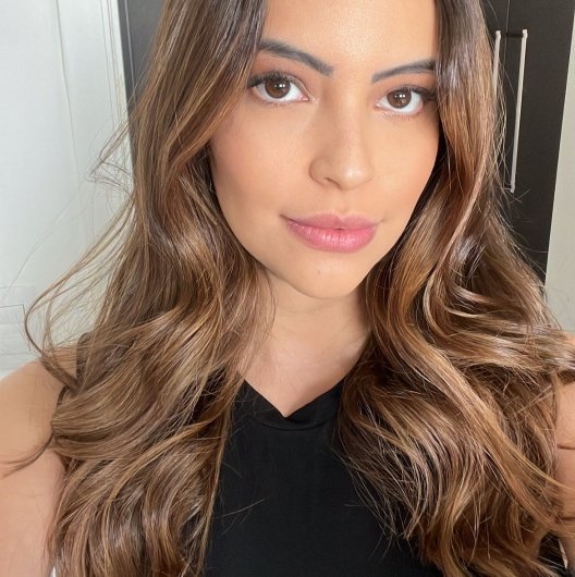 Dra. Thayná Leite