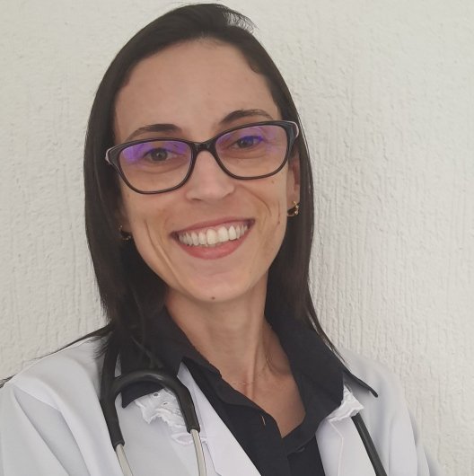 Dra. Amanda Barbuio Teixeira