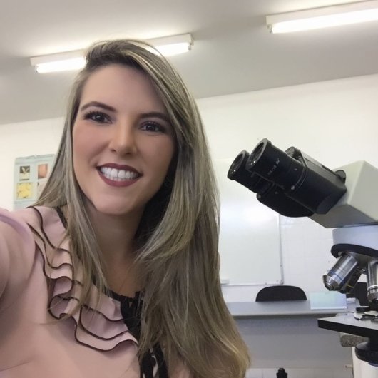 Dra. Lara Cândido