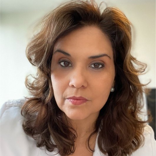 Dra. Ana Verusa Castelo Lima Carneiro