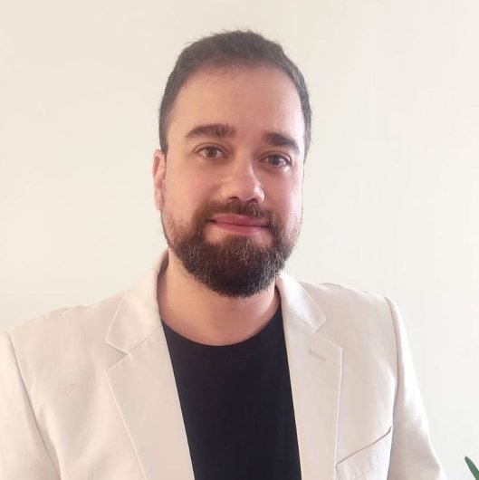 Dr. Daniel Lessa Akerman