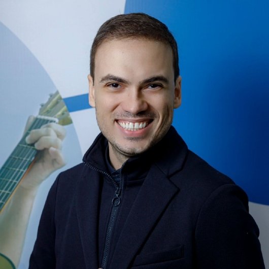 Dr. Igor Mançano .