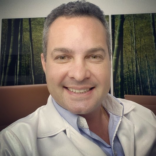 Dr. Gustavo Craide