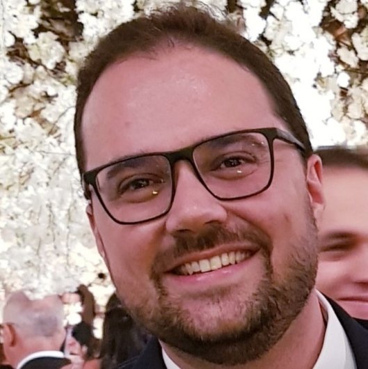 Dr. Davi Klava
