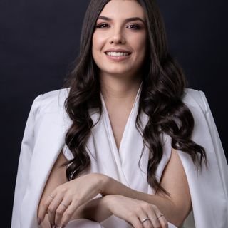 Dra. Laisa Maria Pereira