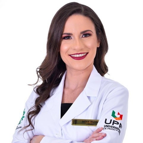 Dra. Júlia Silveira Martha
