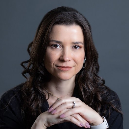 Dra. Thais Helena Moreira Passos