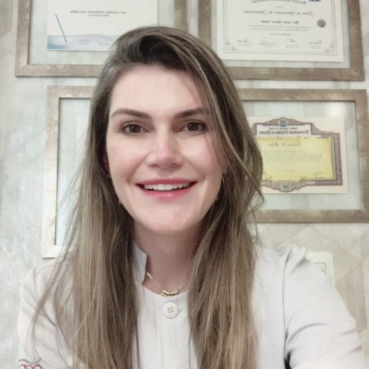 Dra. Karin Adriane Helmer