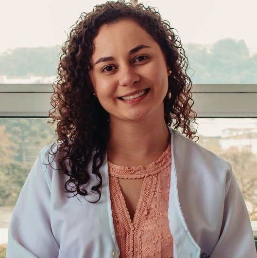 Dra. Thais Eduarda Pereira Staudt