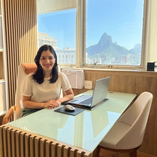 Dra. Julia Vieira