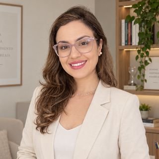 Dra. Larissa Avencurt