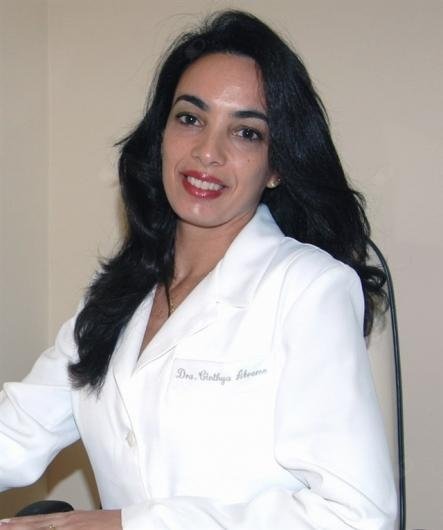 Dra. Cinthya Abramo Vieira