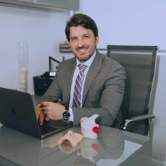 Dr. Felipe Sampaio