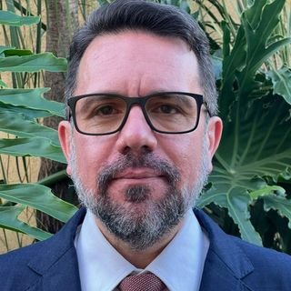 Dr. Marcelo Santana Silveira