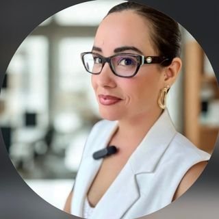 Dra. Amanda Coutinho