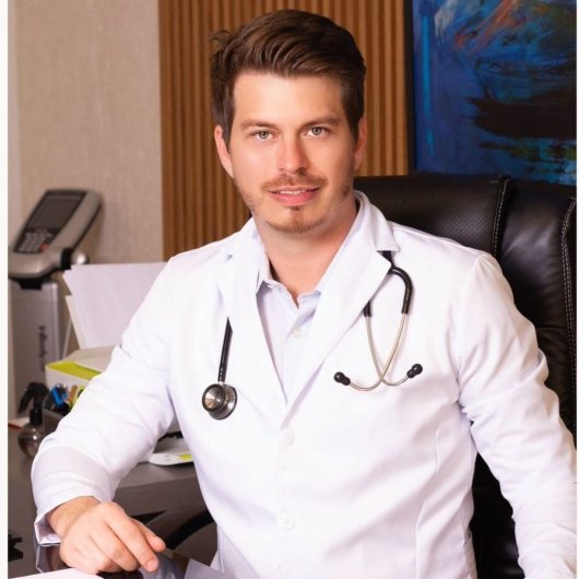 Dr. Santiago Vecina