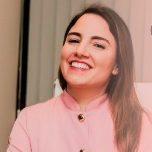 Prof. Rafaella Bastos Leite