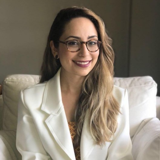 Dra. Débora Costa Sena Pereira